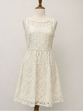 Fun & Flirt Ivory Floral‎ Lace Dress Size L